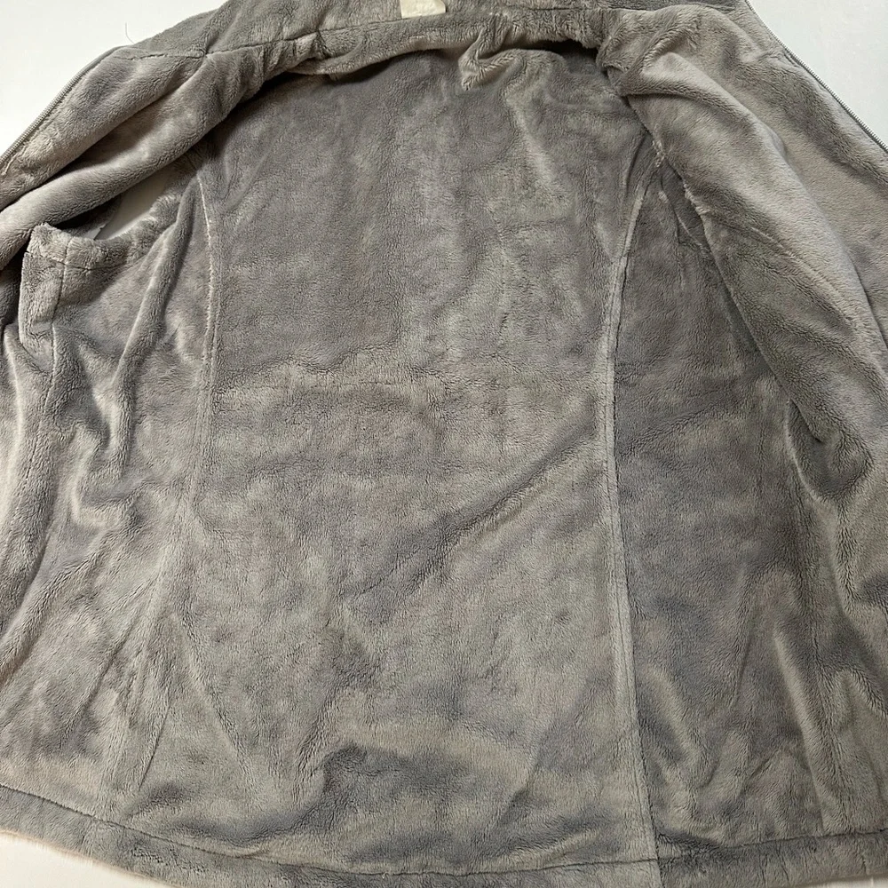 Free country women’s size large reversible,‎ puffer vest white, and gray color